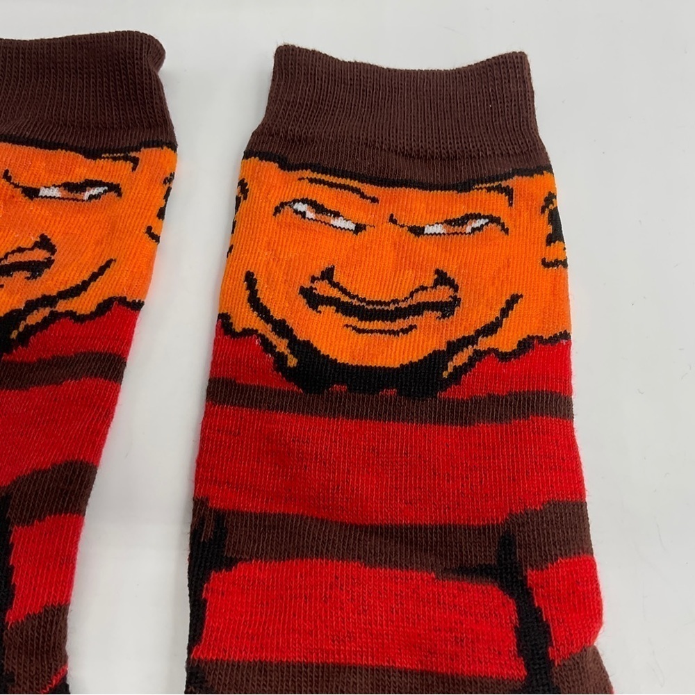 Halloween Socks Freddy Krueger Fits Size 6-12 Crew Horror Movie Unisex Striped - Picture 2 of 4